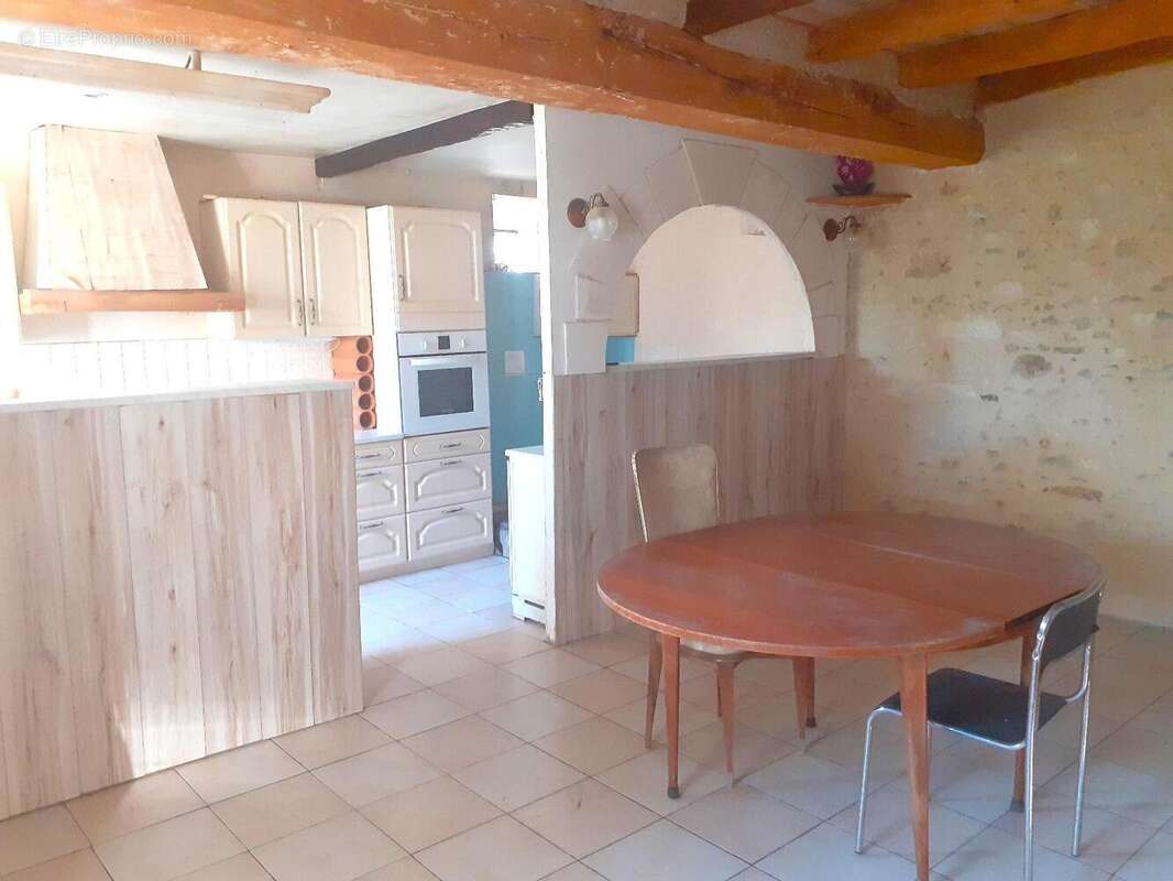   - Maison à SAINT-MARTIN-DE-SANZAY