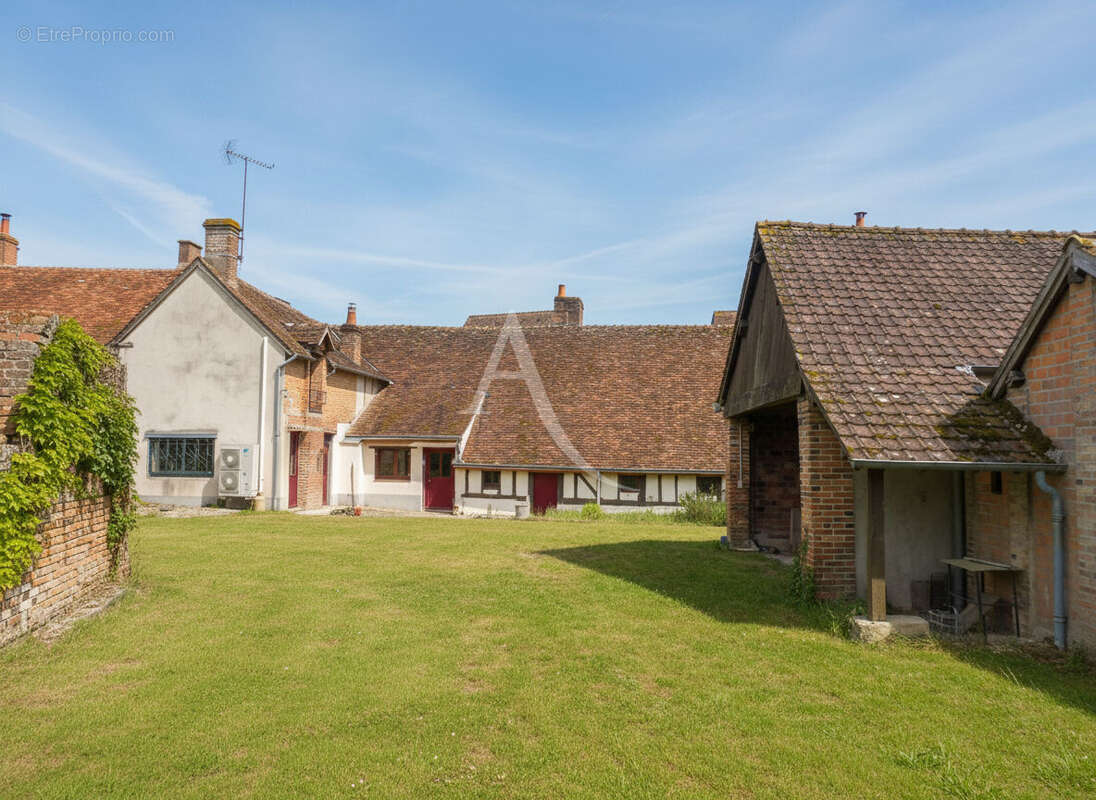 Maison à CHAUMONT-SUR-THARONNE