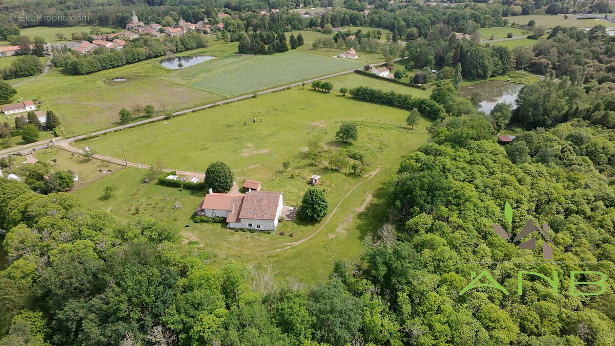Maison à PIEGUT-PLUVIERS