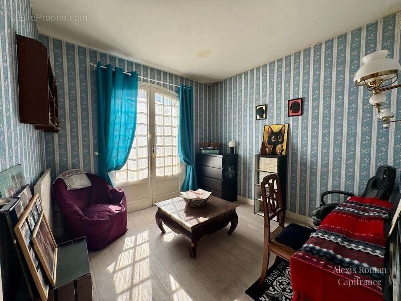 Maison à MENESPLET