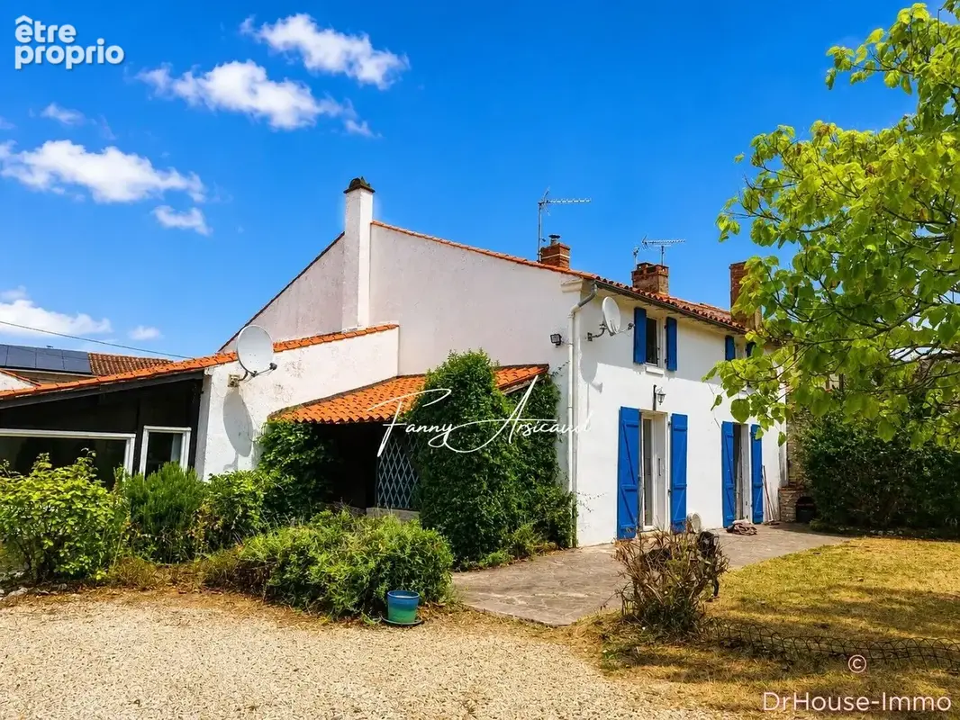 Maison 310 m² à Velluire  - photo 4