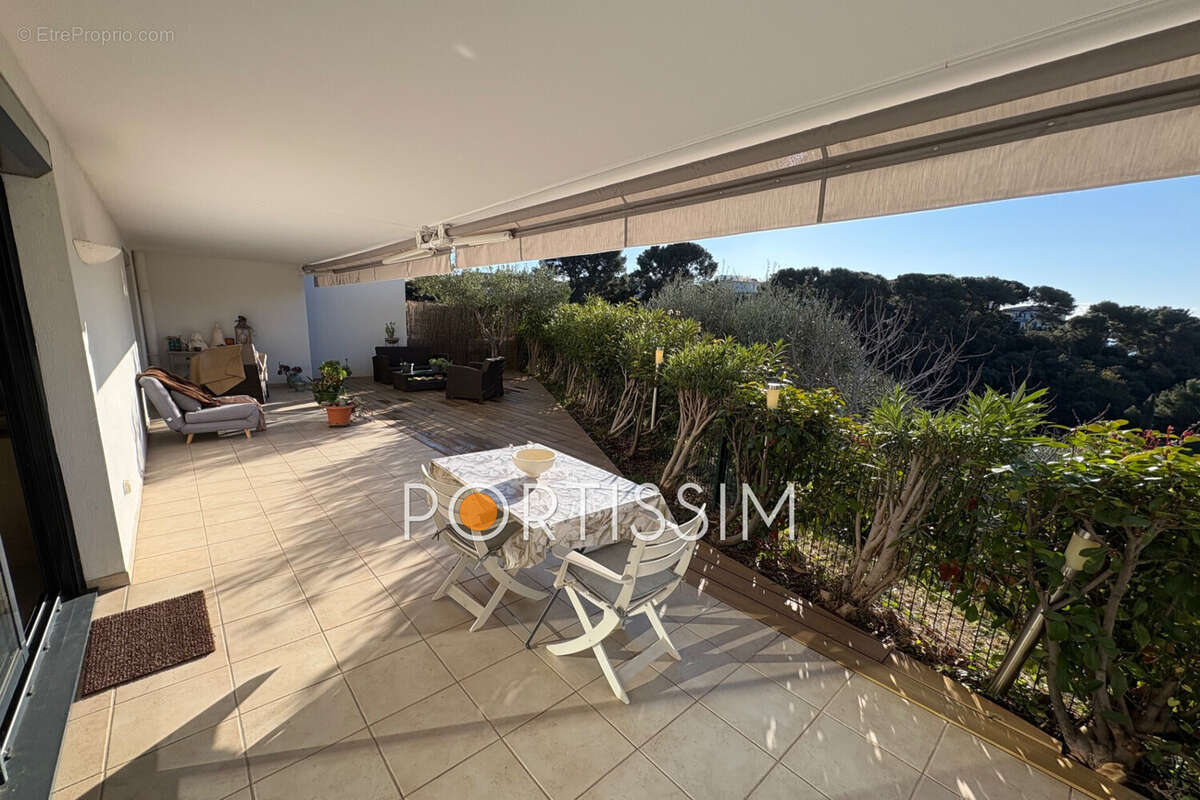 Appartement à SAINT-LAURENT-DU-VAR