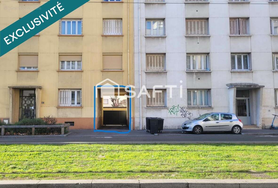 Photo 3 - Parking à LYON-8E