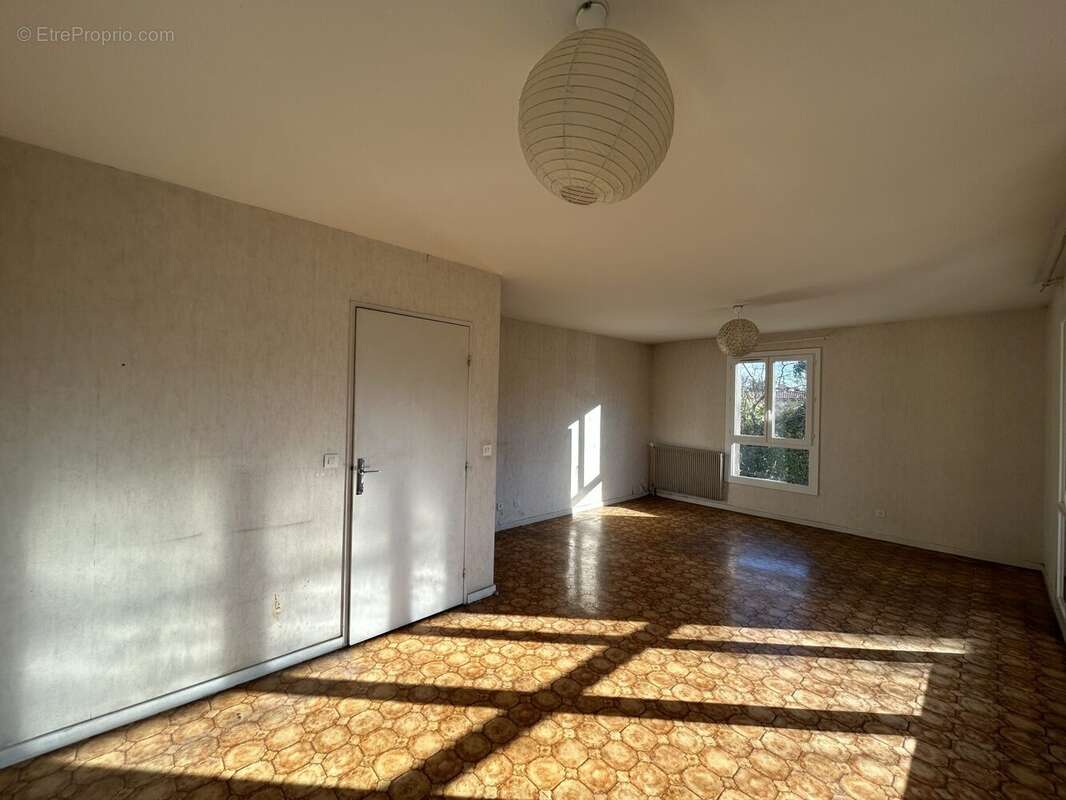 Appartement à PRIVAS