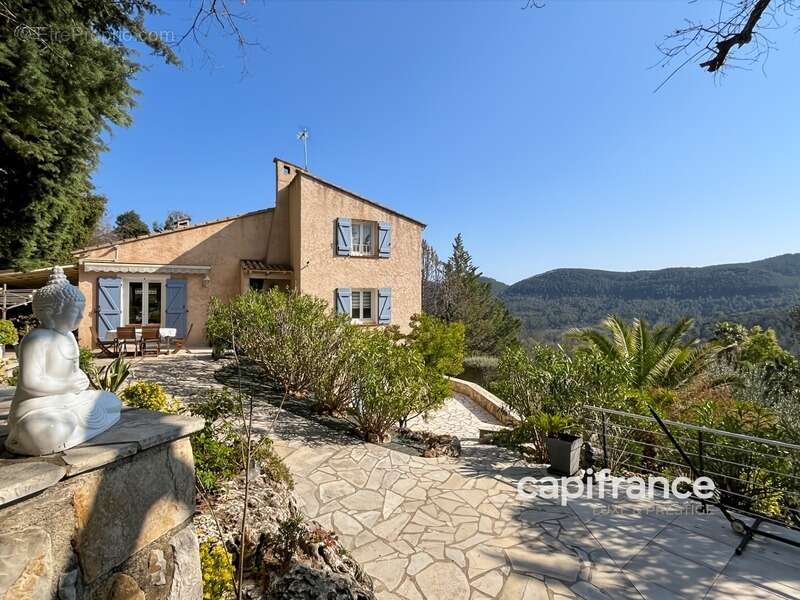 Maison à BAGNOLS-EN-FORET