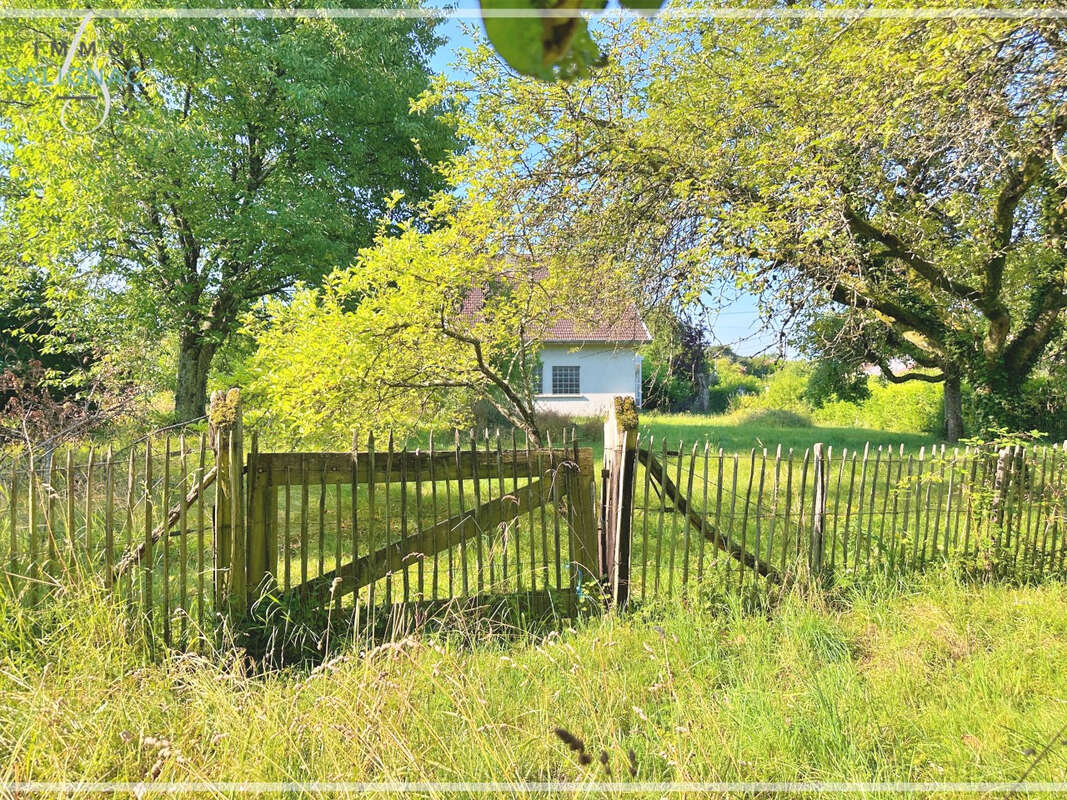 Terrain à SAINT-DENIS-LES-BOURG