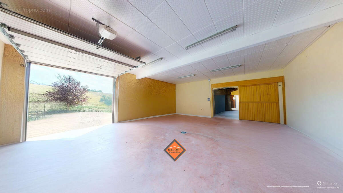 RARE! Belle bâtisse pierres dorées, 514m2 de surface totale! Enorme Potentiel, 131m2 habitables! - photo 13