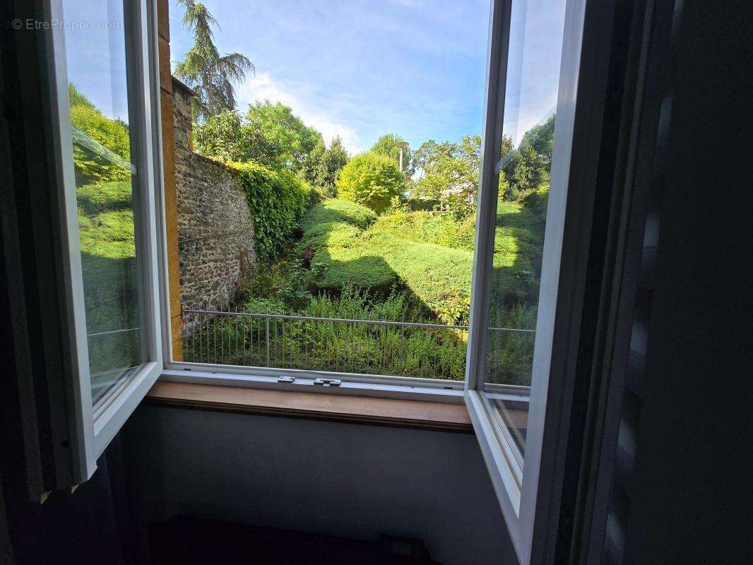 Appartement à L'ARBRESLE