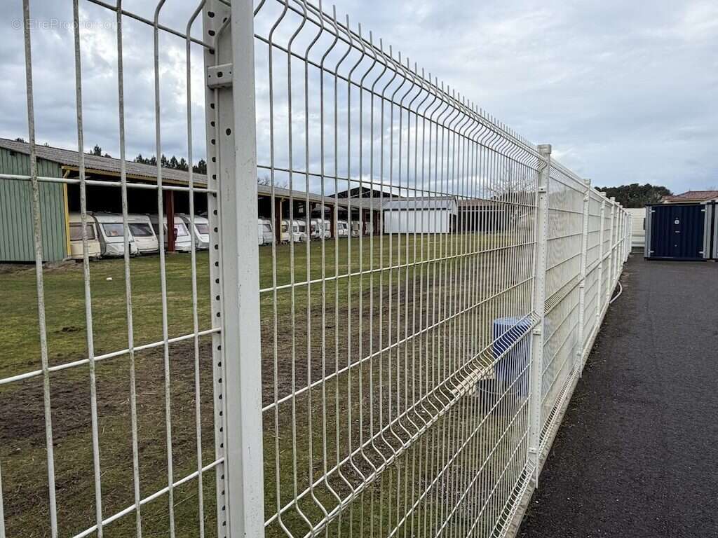 Commerce à SAINT-JULIEN-EN-BORN