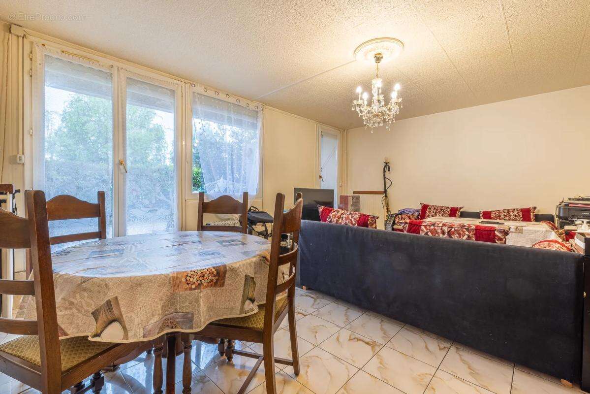 Appartement à SAVIGNY-LE-TEMPLE