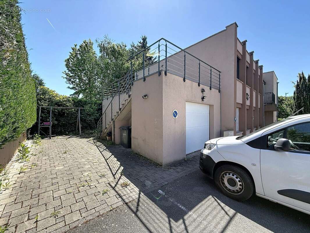 Commerce 325 m² à Grand-Charmont  - photo 4