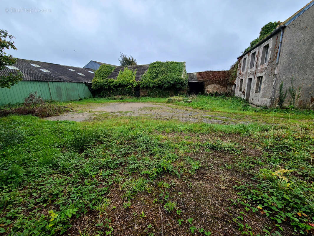 Maison à SAINT-DERRIEN