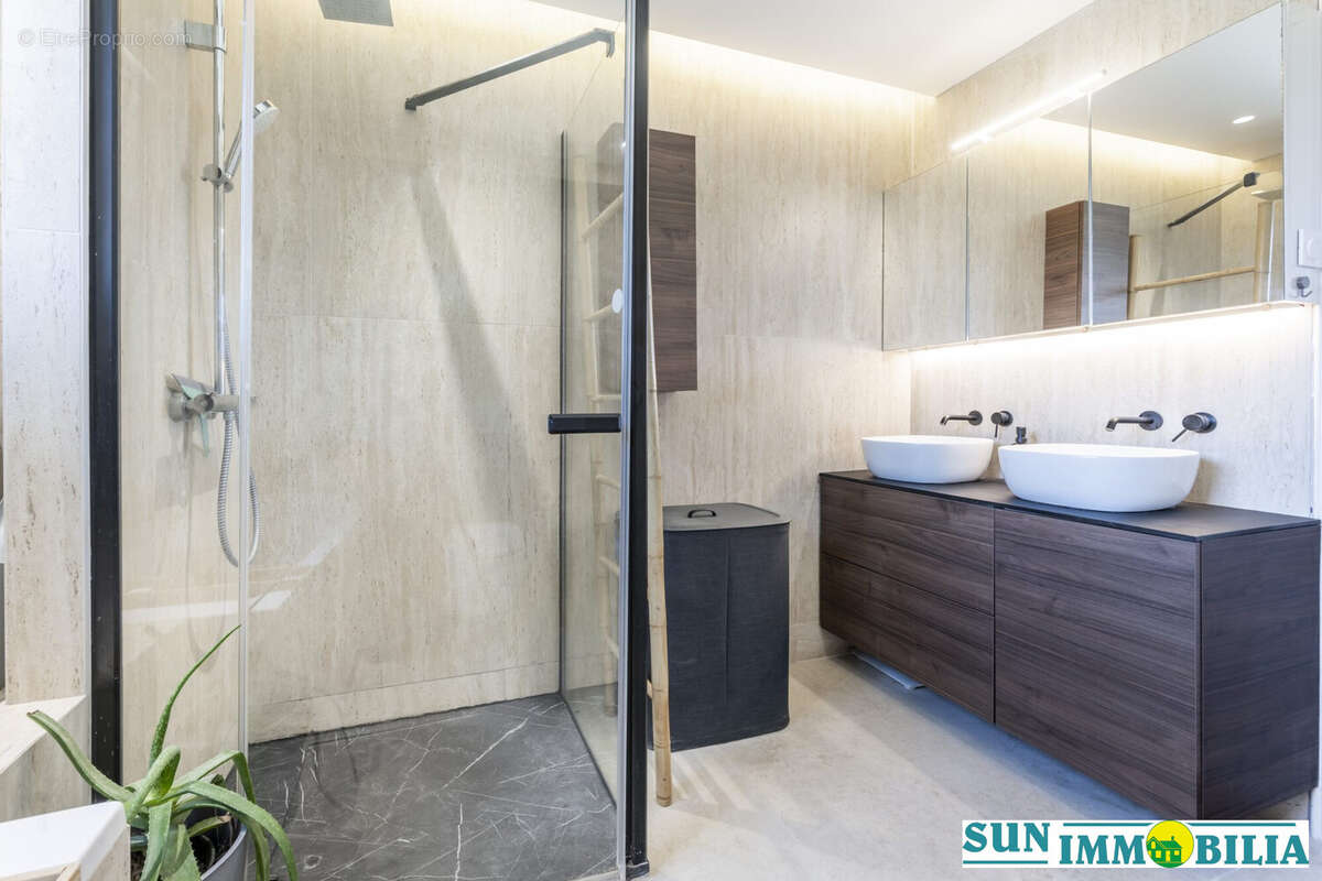 Appartement à SAINT-LAURENT-DU-VAR