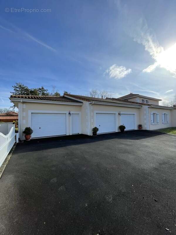 Maison à NEUVILLE-DE-POITOU