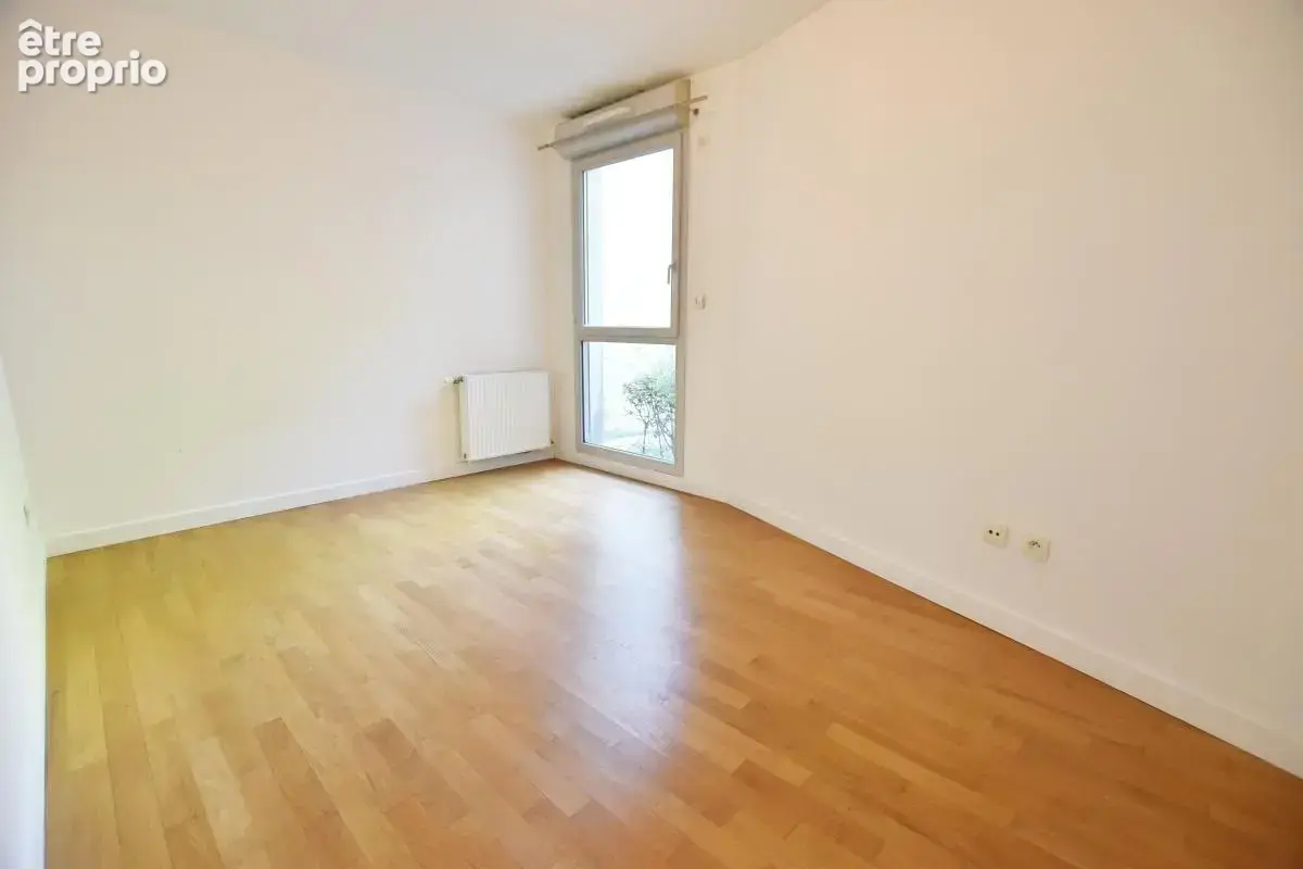 Appartement T2 À Vendre avec garage fermé / résidence sécurisée / parc arboré avec piscine - photo 11