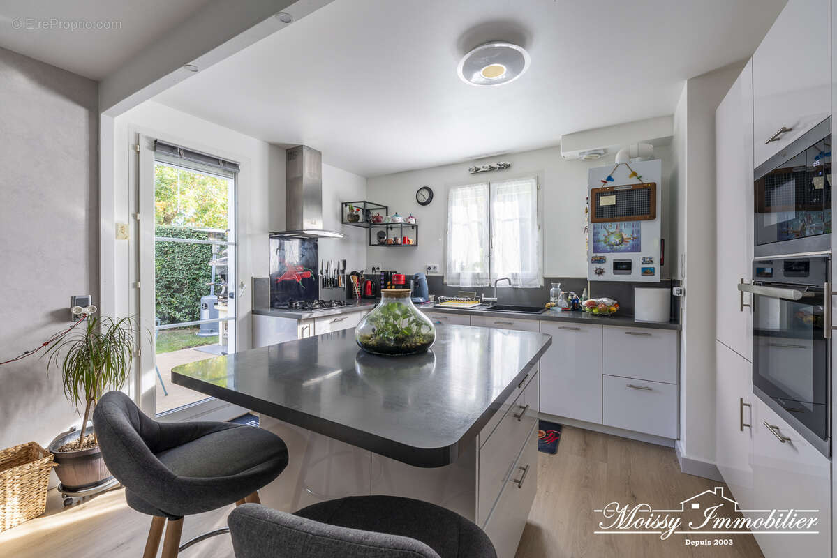 Maison à MOISSY-CRAMAYEL