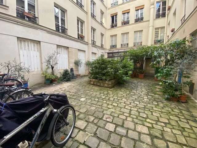 Appartement à PARIS-3E