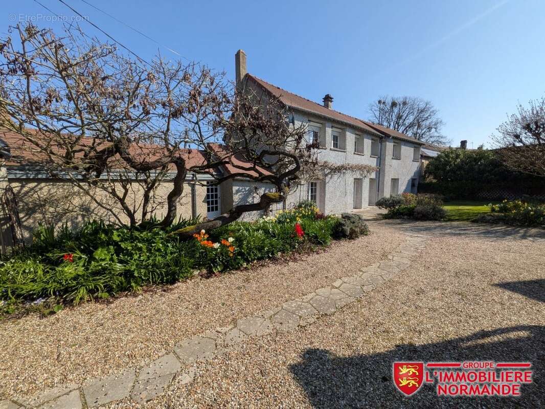 Maison à LA VILLENEUVE-EN-CHEVRIE