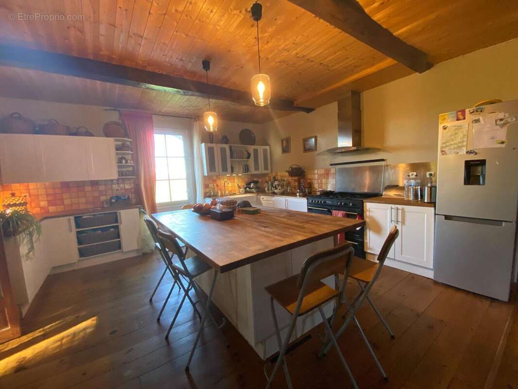 Maison 215 m² à Saint-Colomb-De-Lauzun  - photo 8