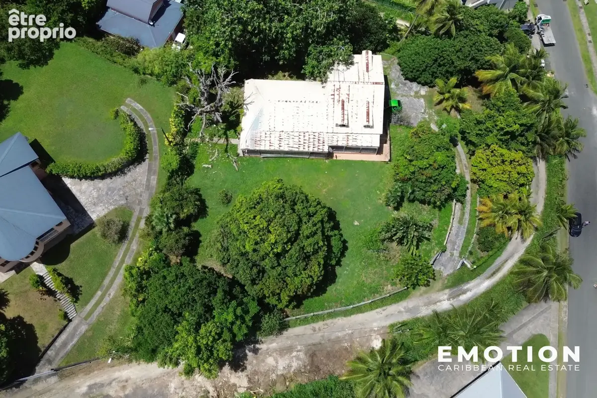 Villa à T9   À Rénover - Fort potentiel   420 m2 - 2 600 m2 de terrain - photo 2