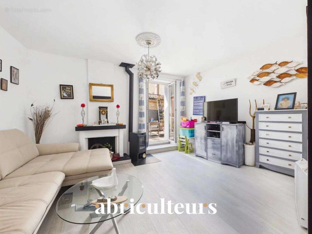 Maison à LA ROQUE-D'ANTHERON