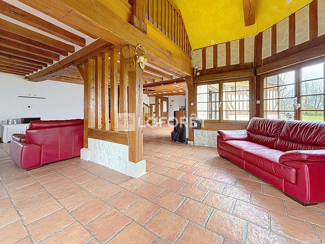 Maison à FAUGUERNON