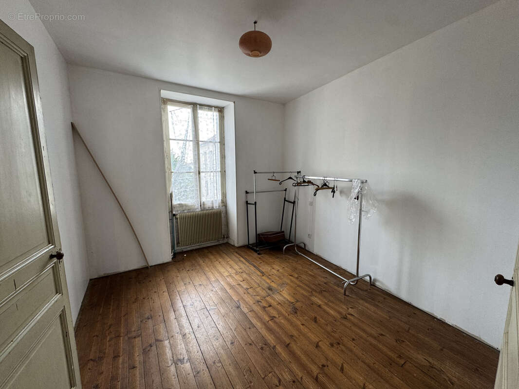 Maison à BARBEZIEUX-SAINT-HILAIRE