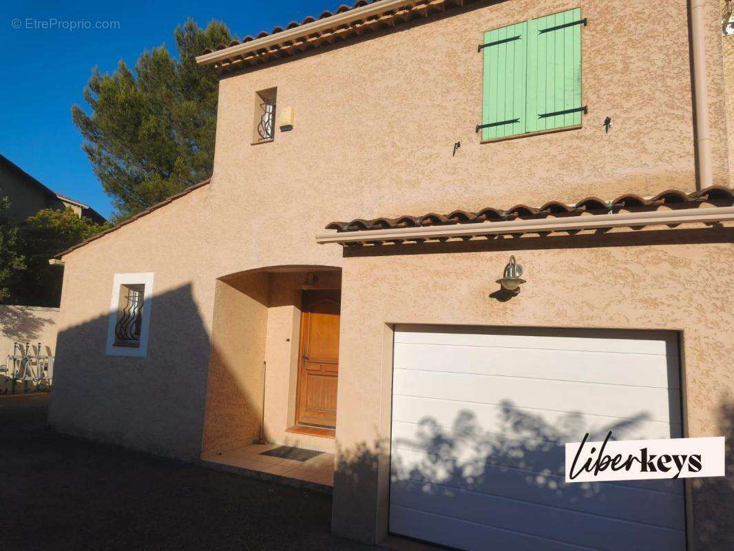 Maison familiale 108 m² – Jardin, piscine, garage et 3 stationnements – Toulon Sainte-Musse  - photo 11