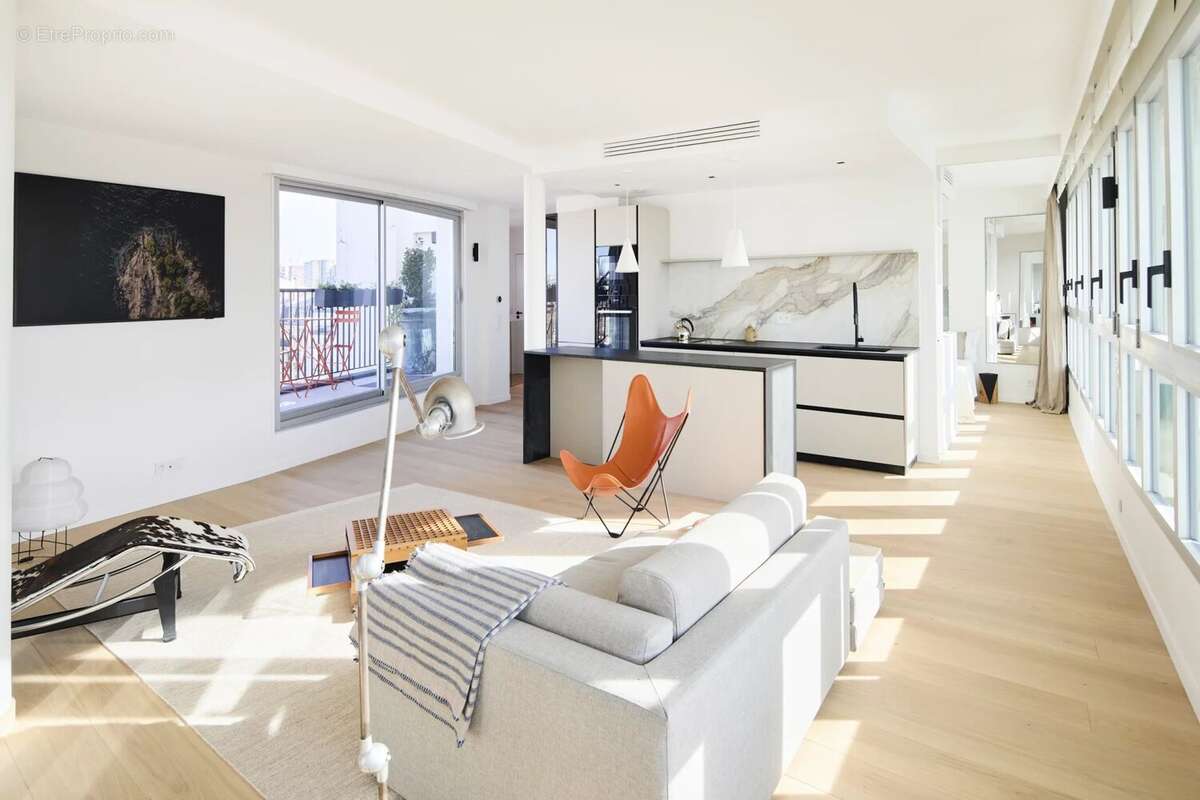 Appartement à PARIS-16E