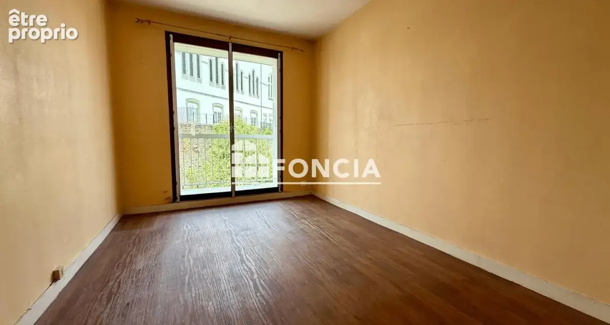 Centre-ville, Appartement T3 de 63 m² avec balcon, cave et parking privatif - photo 5