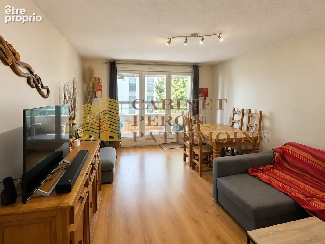 VILLEURBANNE   GRATTE CIEL   Appartement T3 de 67 m2 avec balcon filant et garage - photo 2