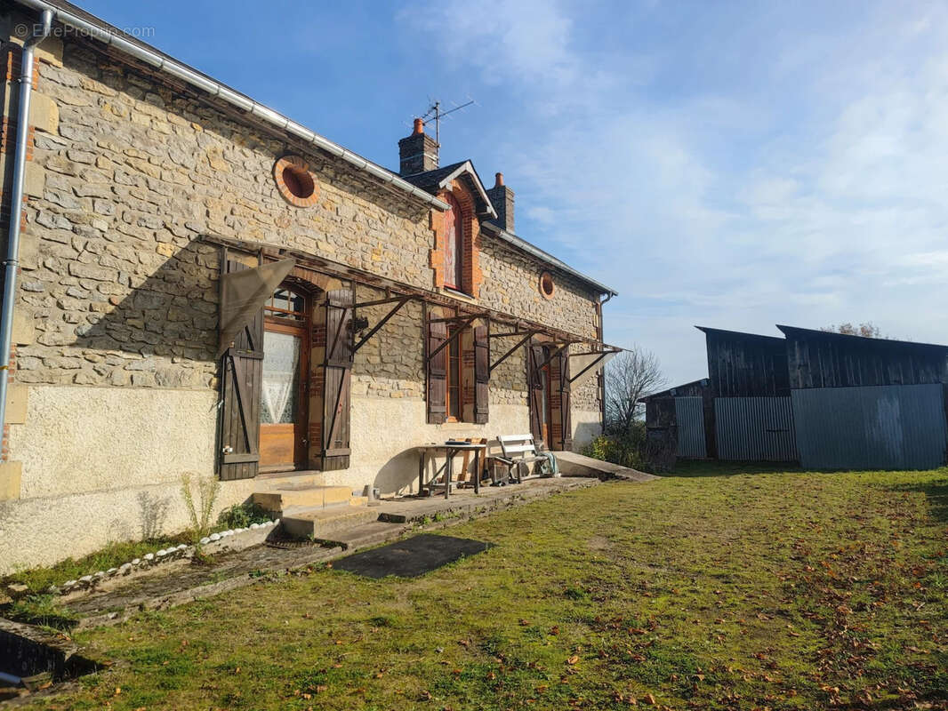 Maison à CERCY-LA-TOUR