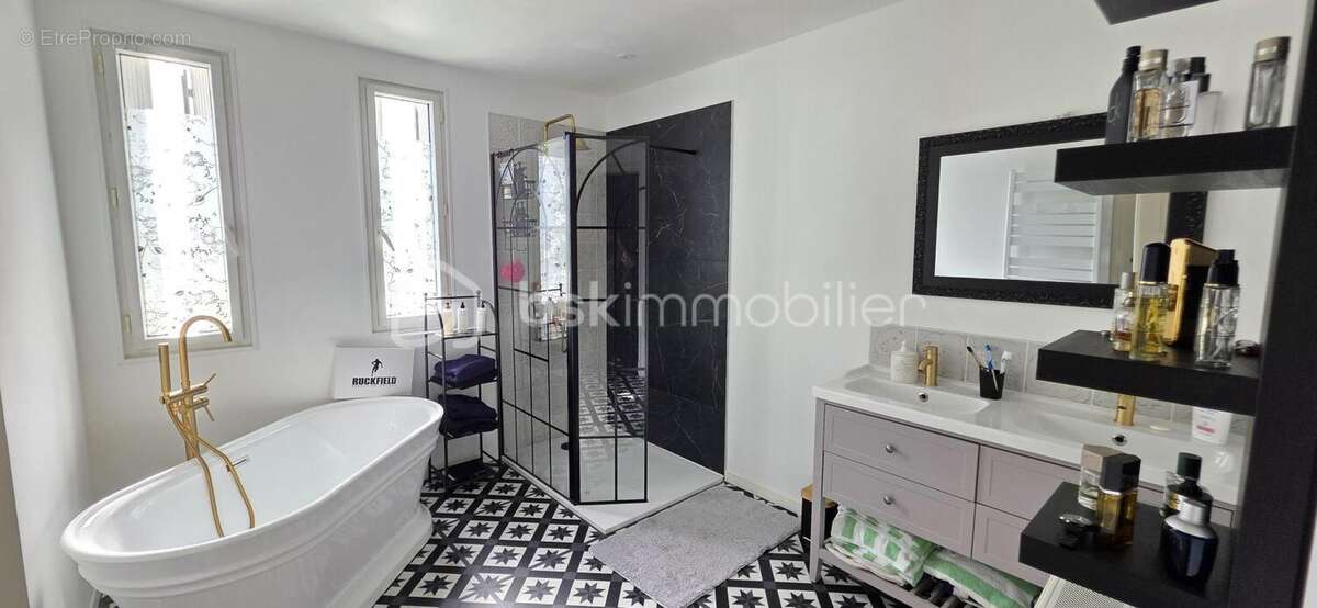 Maison à SAINT-BARTHELEMY-D'ANJOU