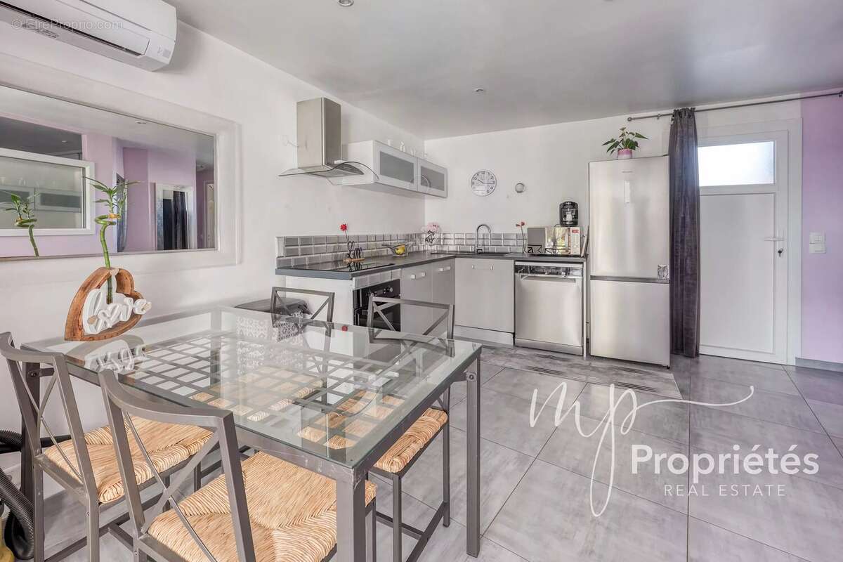 Appartement à BORMES-LES-MIMOSAS