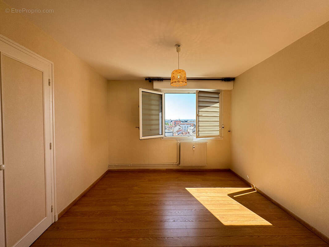 Appartement type 5  - 91 m² - reims clairmarais - photo 5