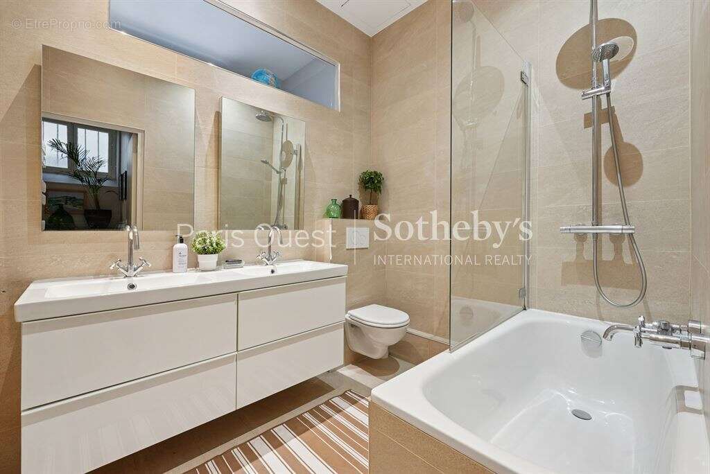 Appartement à PARIS-17E