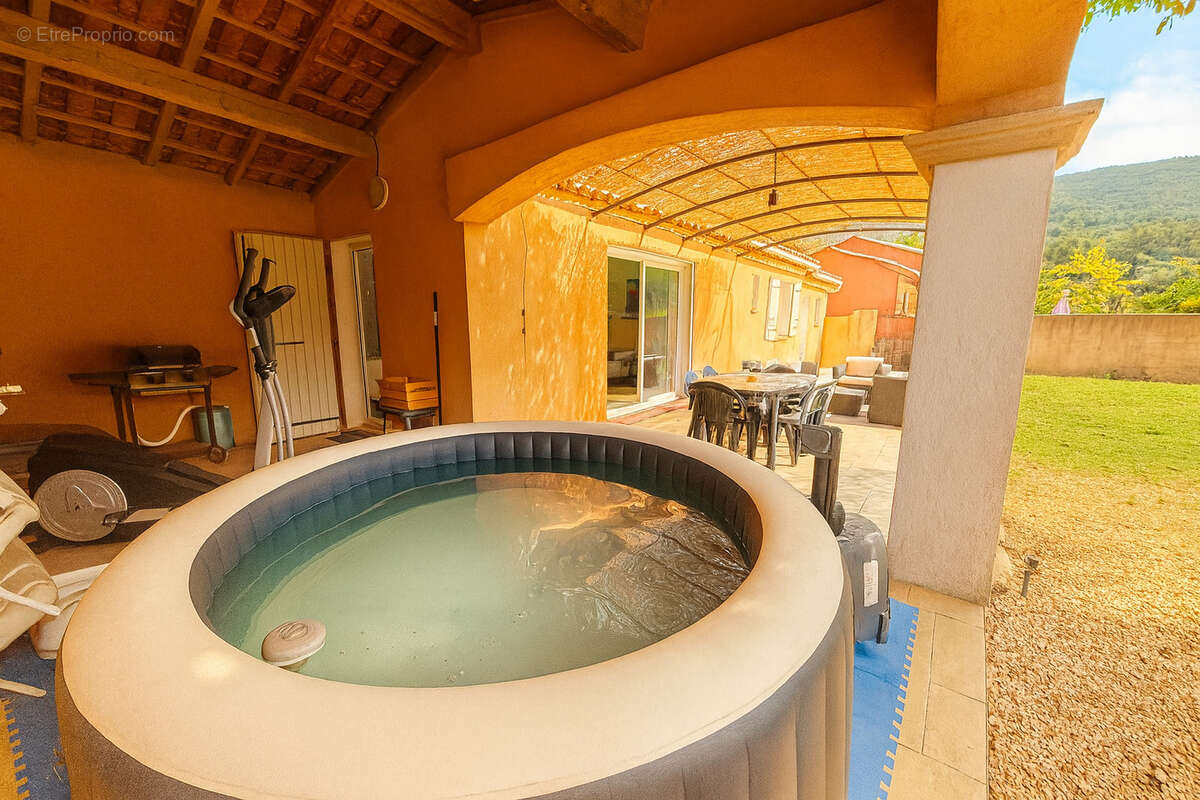 Maison à SOLLIES-TOUCAS