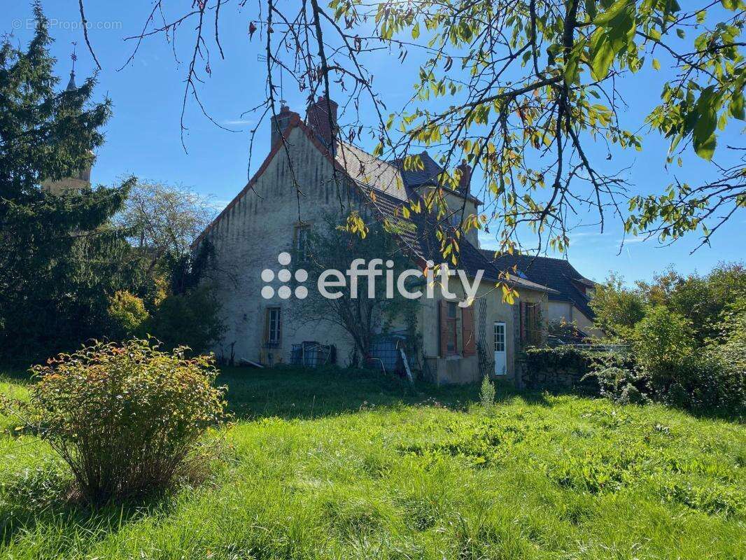 Maison à OUROUX-SOUS-LE-BOIS-SAINTE-MARIE