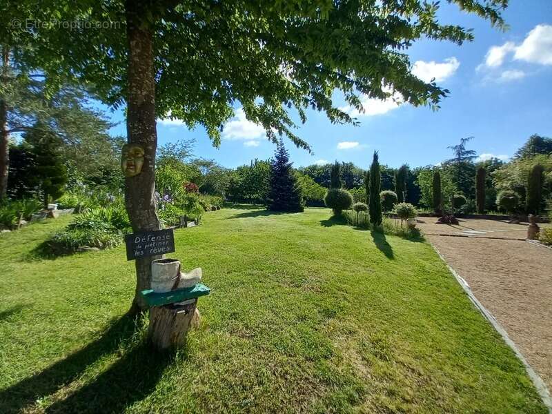 Maison à MONTIGNE-LE-BRILLANT