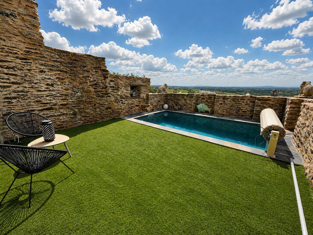 Maison à PRADINAS