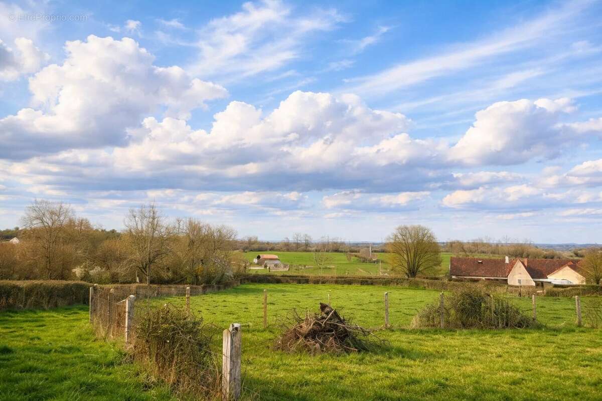 Terrain à SAINT-VINCENT-BRAGNY