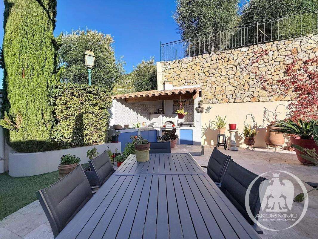 Maison à CASTAGNIERS