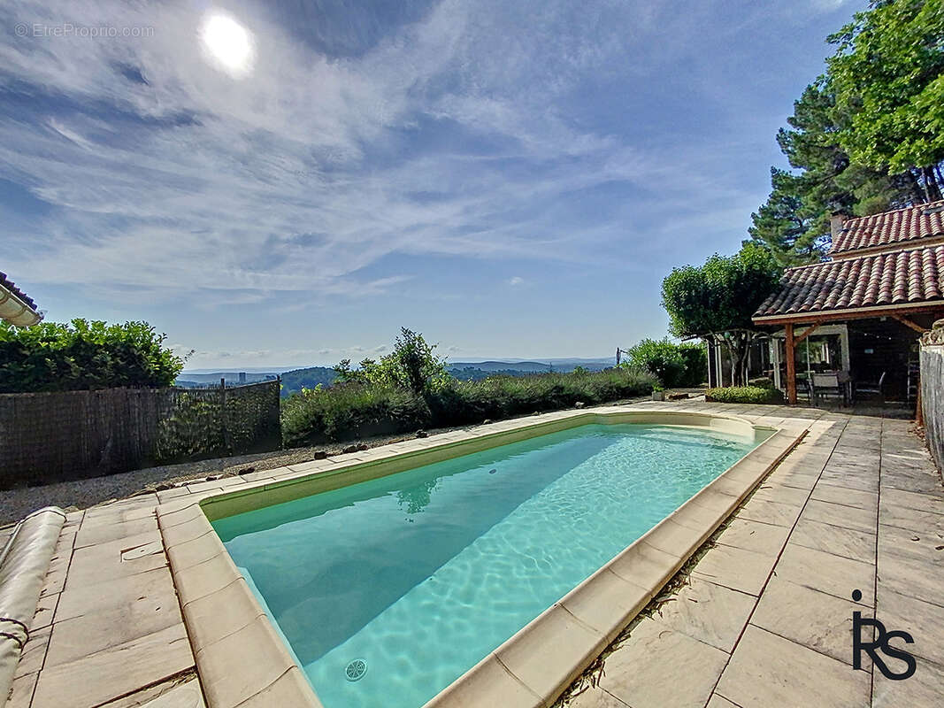 A 5 minutes d’un village avec tous les commerces, une maison de 106 m2 avec piscine et 965 m2 de terrain. - photo 10
