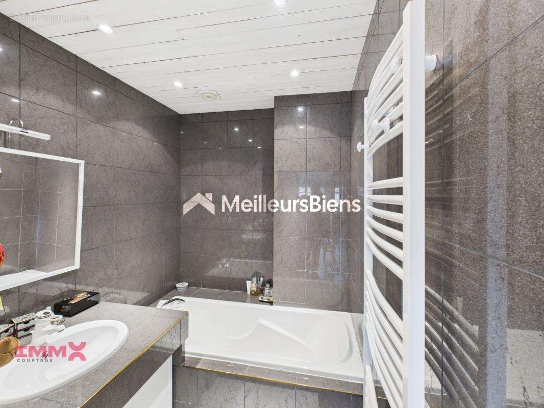 Appartement à LA ROCHE-SUR-FORON