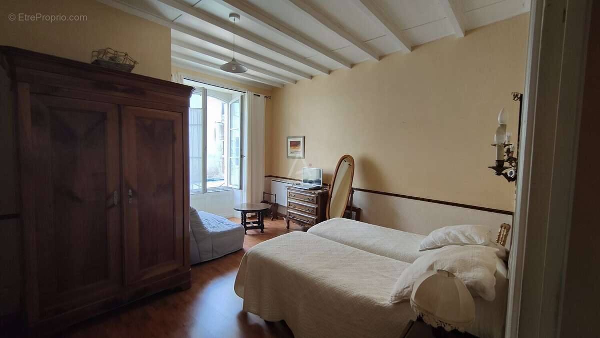 Maison à NIEUL-LE-DOLENT