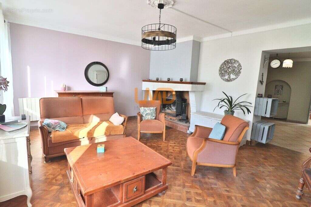 Maison à BESSE-SUR-ISSOLE