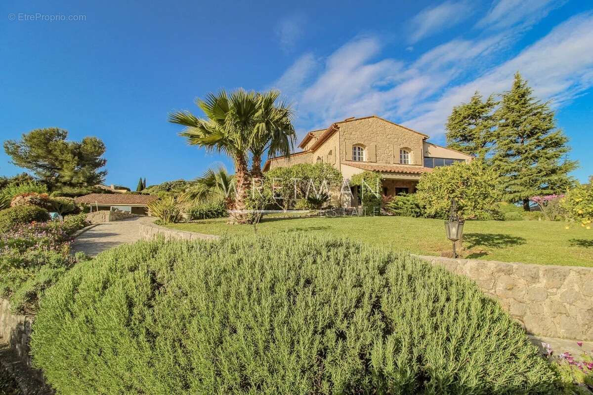 Magnifique villa familiale de 6 chambres, belle piscine et pool house, vues panoramiques à couper le souffle - Peyminade - photo 41