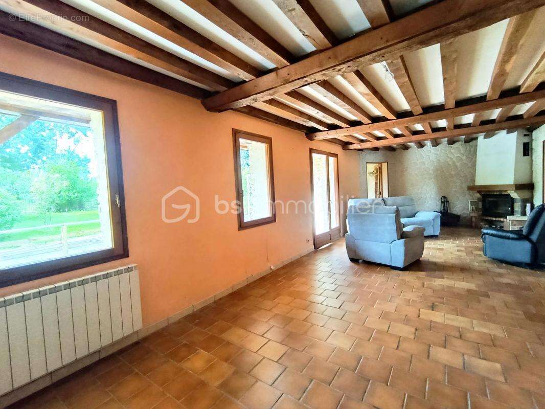 Maison familiale de 207 m² sur 7 120 m² de terrain – Calme absolu à Mandeville En Bessin - photo 4