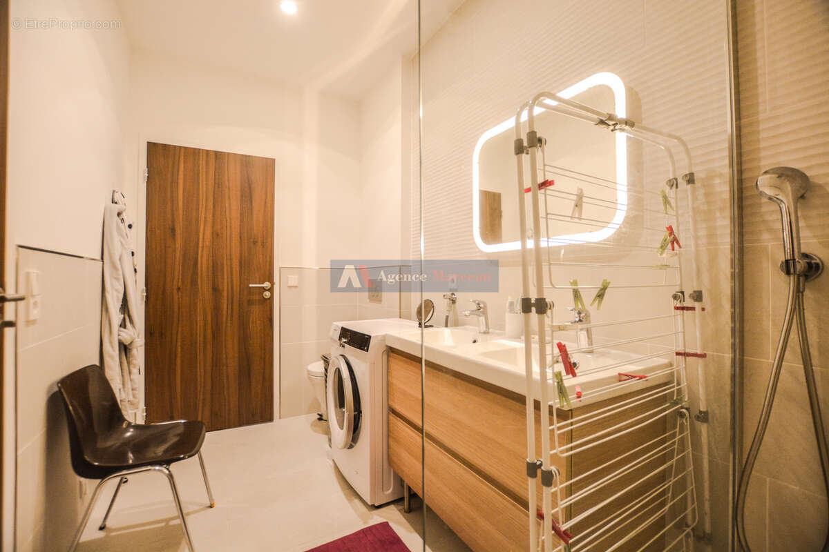 Appartement à COURBEVOIE