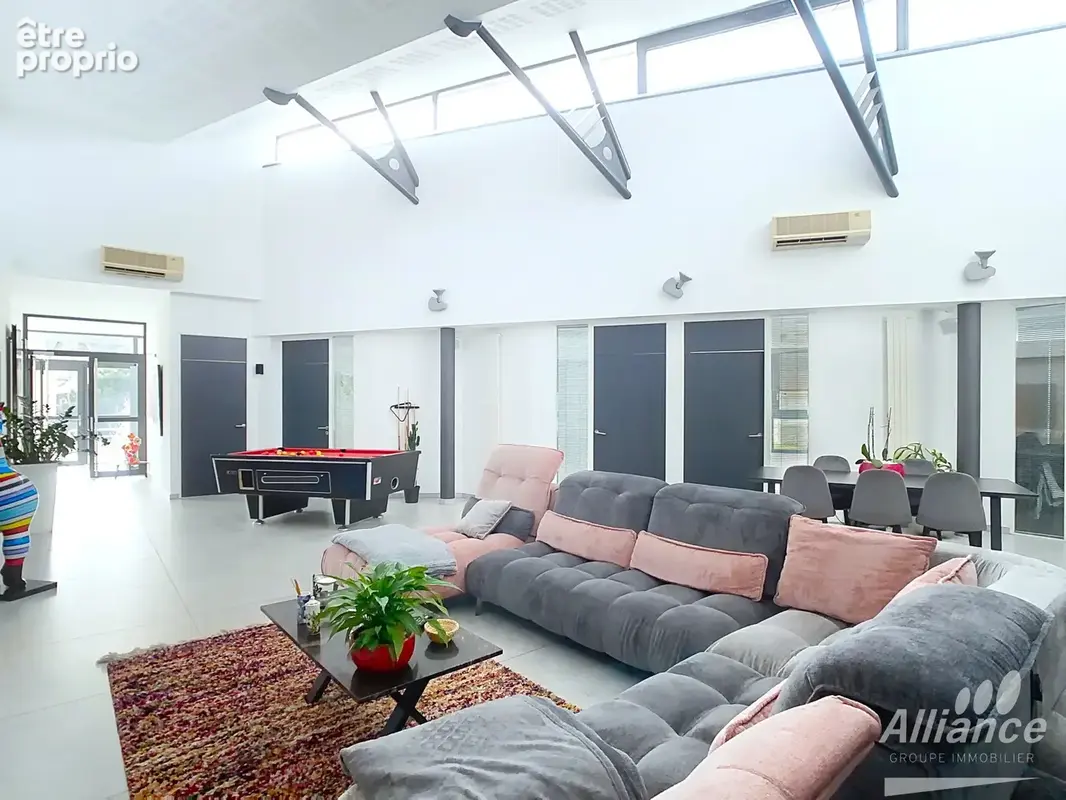 Maison coup de cœur DELLE - Plain-pied, 320 m2 hab., jardin, terrasse, piscine - photo 2